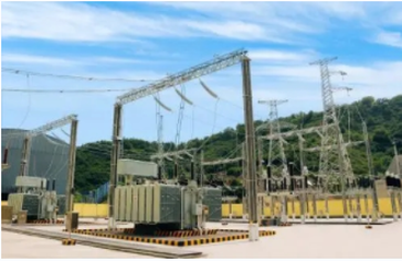 ماذا يحدث للمحول عندما يتم توصيله لأول مرة بخط كهرباء؟