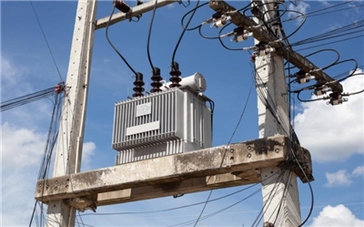 كيفية إخفاء صندوق محول كهربائي مع المناظر الطبيعية؟