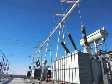 كم من الوقت قبل أن يكون من الآمن التعامل مع محول الطاقة