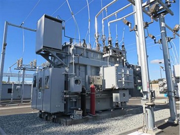 هل يمكنني استخدام محول واحد لتشغيل جهازين باستخدام نصف الجهد المقنن؟