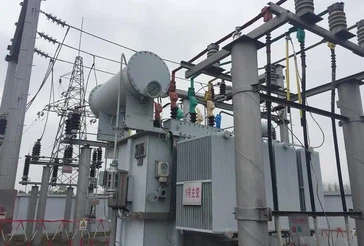 هل يمكنك توصيل محول بقطاع الطاقة؟