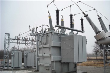 كيف يعمل محول الإخراج كممتص للصدمات لأنابيب الطاقة؟